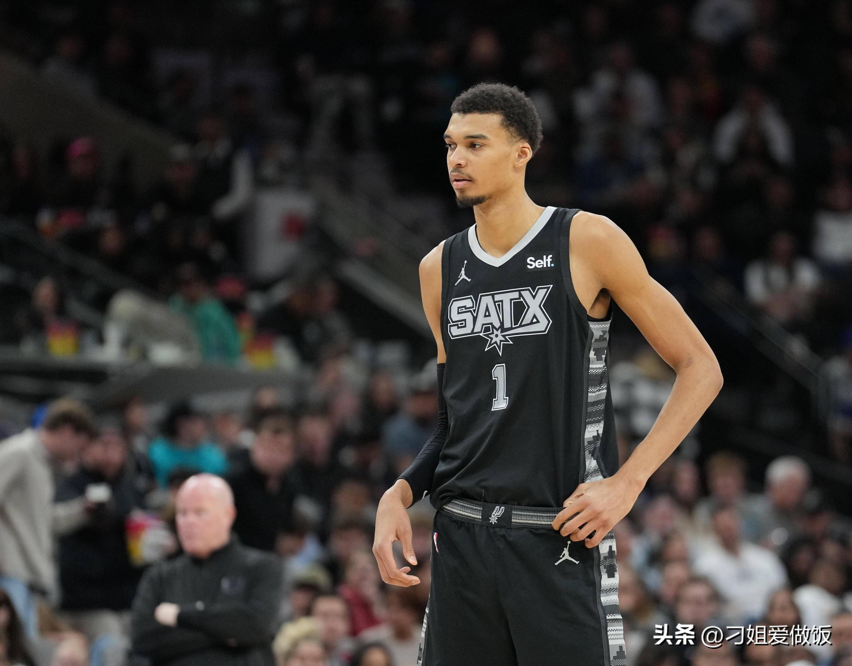 他便以半身 他便以半身